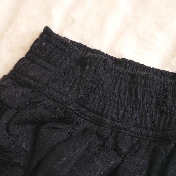 ⭐️ 3/$15 ⭐️ Abercrombie & Fitch Lace Skirt - Picture 4 of 7